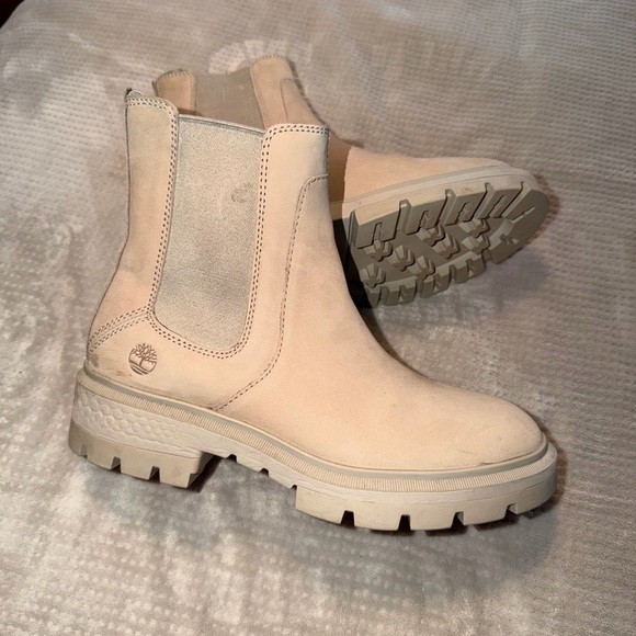 Timberland Women's Creme colored boots size 8